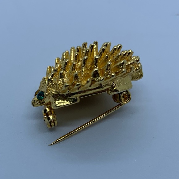 Adorable Green Eyed Hedgehog Sarah Coventry Brooch - Picture 1 of 5